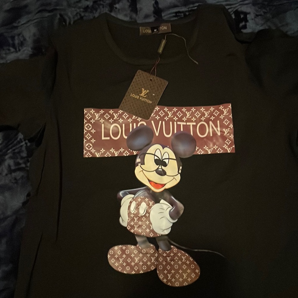 COPY - WHO LOVE MICKEY MOUSE??   “LV” T-Shirts size various unknown if real